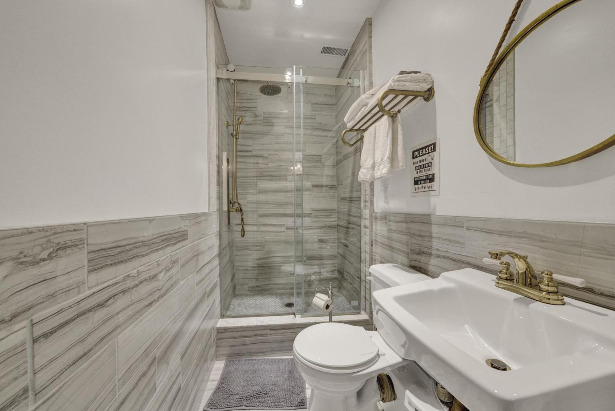 Hotel The 3*