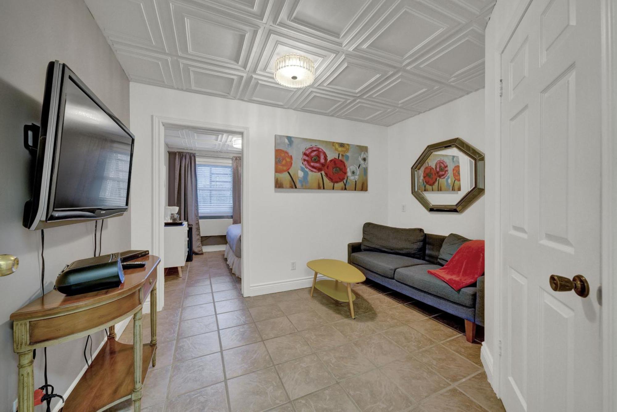 Hotel The 3*
