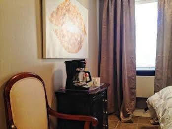 Hotel The 3*